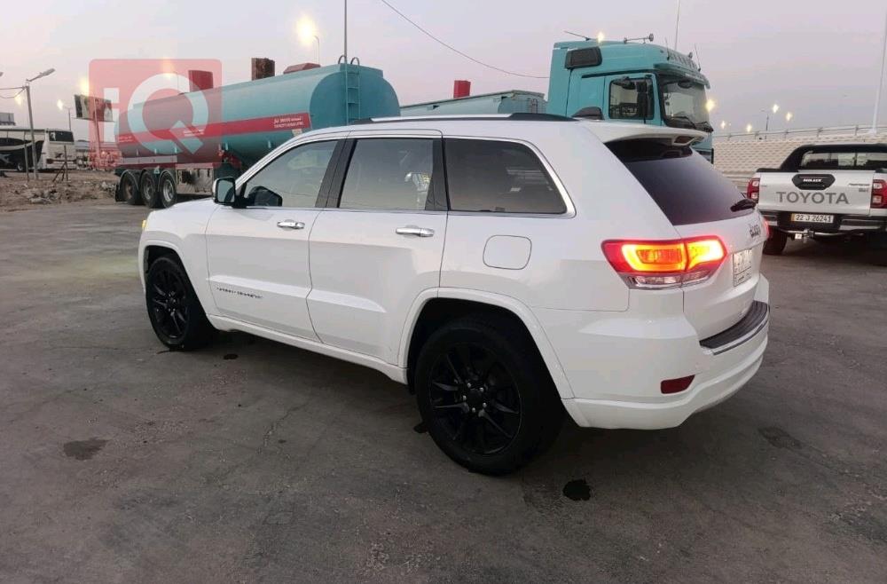 جیپ گراند شیرۆکی